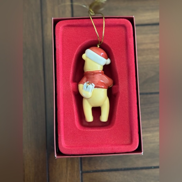 2011 Lenox Pooh’s Santa Surprise Porcelain Ornament - Picture 3 of 5